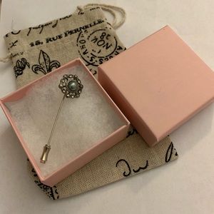 Vintage brooch pin silver rhinestones